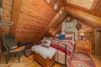 Rustic Cabin, Amazing  Views of the Mountains, with sled hill - STR 2022-092