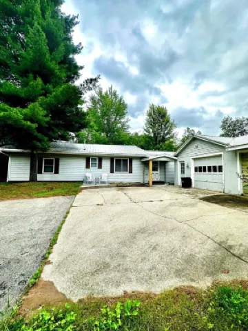 Trails+R&R+H2O Falls+One Hour From Lambeau!