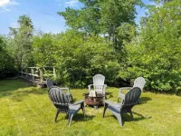 A-Frame Hot tub Retreat - Firepit, Grill, EV & Dog Friendly, Close to N. Conway. Hotels in Fryeburg