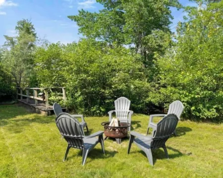 A-Frame Hot tub Retreat - Firepit, Grill, EV & Dog Friendly, Close to N. Conway. Hotels in Fryeburg