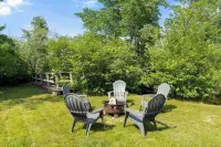 A-Frame Hot tub Retreat - Firepit, Grill, EV & Dog Friendly, Close to N. Conway.