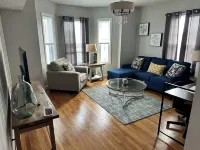 Beautiful decor 3rd FL condo walk to MBTA and mins to Downtown Boston