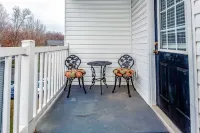 *New* Charming 2BR Lake Norman Condo near Charlotte Hotels in Cornelius