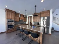 New! Rustic Modern Gateway to the Palisades Hotels in Carbon County