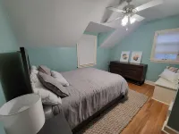 Charming home, quiet neighborhood< 2mi to Shattuck, game room, deck