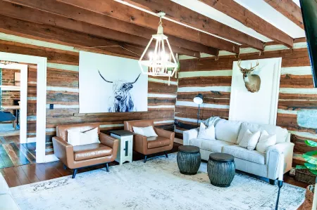 Escape to 1800 Charm. 31AC Farm. Pond. Fire Pit. Отели в г. Колумбия