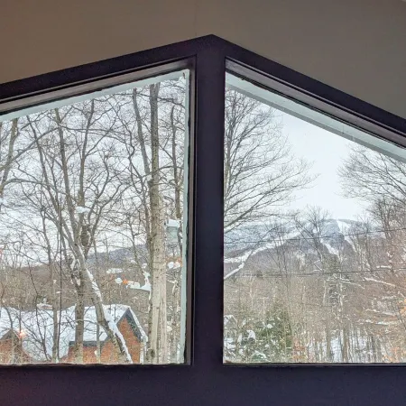 Shuttle to Village/lifts5 miles to base! Cozy Chalet!