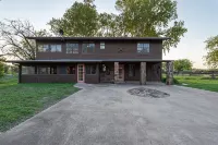 Authentic Ranch Home on 650 Acres with Peace and Tranquility - 3 tähden