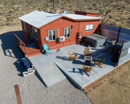 Jasper Glow 2BR Stargaze 4 Acres near Joshua Tree Ev Charger Hot Tub Swing Set Hotels in Yucca Valley