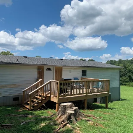 Scenic Mountain Views 4 Bed 2 Bath