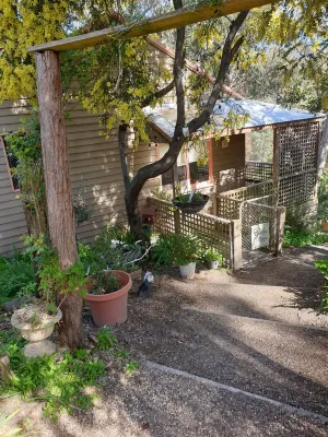 ASTLEY  COTTAGE   SPA & KING BED WITH FREE  WIFI & Netflix Hotels near Hepburn Springs Bathhouse