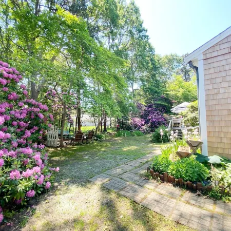 Craigville Beach Uber Relaxing Cape Cod Beach House w/ Beach Pass & Central Air