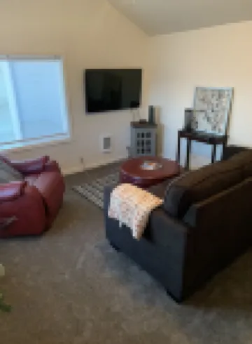 Cute Bungalow w/ garage Downtown Redmond - 4 guests