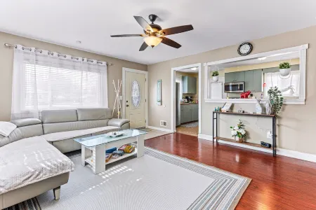 Dearborn Heights Luxury Stay - Close to DTW airport, Dearborn, Downtown Detroit