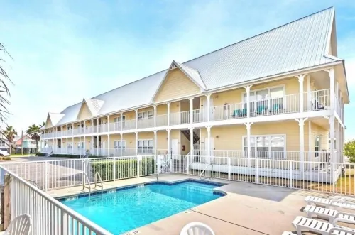 2700sq ft Beach Getaway in Gulf Shores! Steps to Beach, Arcade, Penthouse, Pool!