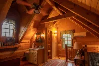 Cabin at Rabbit Hollow Hotels in Greene County