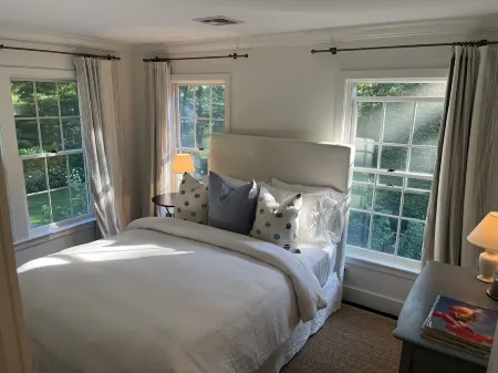 Private Luxury Hamptons GetAway w/heated pool