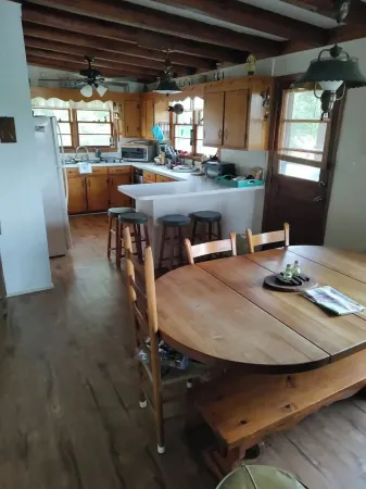 Scenic 3-bedroom apartment with WiFi, AC on Davis Canal in Oak Island.