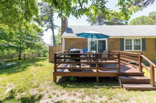 Newly Renovated Guest House  Near the Beach!