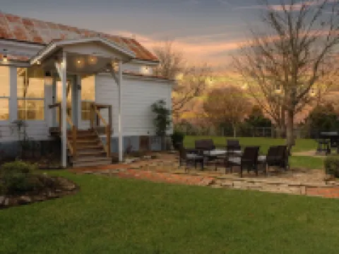 Country Farmhouse close to Texas A&M, wedding venues, & wineries! Hotels in Grimes County