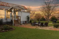 Country Farmhouse close to Texas A&M, wedding venues, & wineries!
