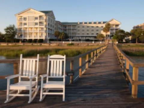 Courtyard Charleston Waterfront Hotels near Waterfront Park