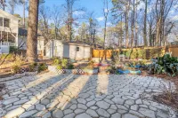 Vibrant & Spacious Family Home Near Downtown Hotels near American Eagle Store
