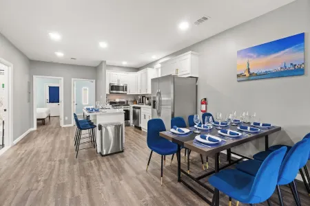 Full House, 7 Bedrooms, 9 Beds, 4 Bathrooms Close to NYC & EWR