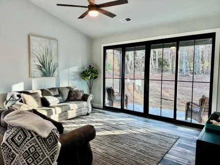 Hub City Haven-New 3 BR/2 BA Home, Pet Friendly in Moore near outdoor activities