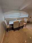 Comfy 2-bedroom apartment with AC, WiFi in Oak Park