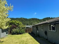 Charming 3-bedroom house in enchanting Oakridge with AC