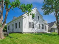 Dew Drop 4 Village Cottage, in Port Clyde Village, Lawn & Waterfront Hotels in Saint George