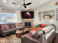 NEW Whispering Canyons + Pets OK+ Antelope & Horseshoe Bend