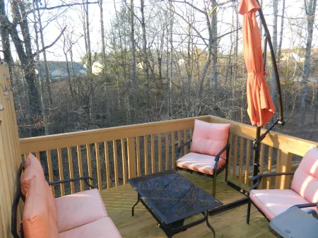 Cozy and Convenient Furnished Townhome w/view