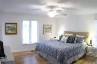 Trendy 3 Bedroom 2 Bathroom In Historic Village - Walk To Everything