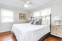 Comfortable and Quiet Condo near the Village and NC State Hotels in 