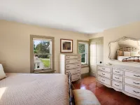 Spacious, Newly Remodeled House With Chef Kitchen On The Ocean Hotels in Saint George