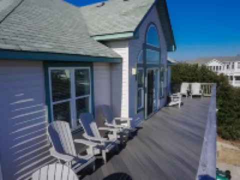 A Beach Vacation Gem.  Just 4 Summer Weeks Left. Hotels in Corolla