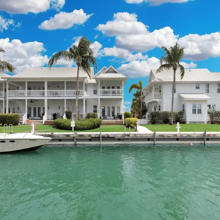 Coral Lagoon~Discounted Fall Rates ~Please Read Description~ Slip Included