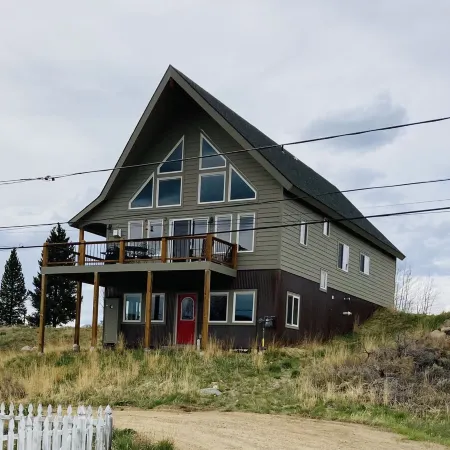 Enjoy Our New House In Historic Leadville, including your pets.