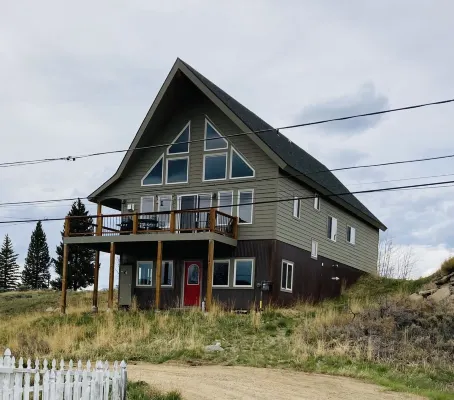 Enjoy Our New House In Historic Leadville, including your pets.