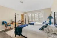 Private 2,000 Sq Ft Cottage in Historic Yorktown- w/ trolley access