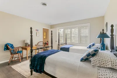 Private 2,000 Sq Ft Cottage in Historic Yorktown- w/ trolley access