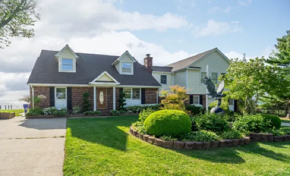 Waterfront Home on the Chesapeake Bay with Pier only 30 min from naval academy