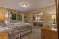 Single Story home in Incline Village w/game room, close to skiing!