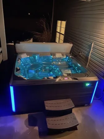 Restful Bourbon Trail Lodge with Pool and Hot Tub