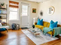 Private 2nd Story Apartment in the Heart of Long Beach- Pura Vida!