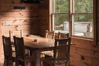 Shenandoah Mountain Majesty Log Cabin on 15 Acres - Hot Tub-1GB Fiber Internet