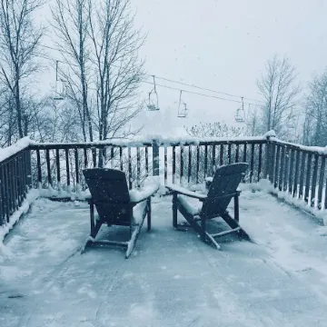 Apres Ski Luxury SKI-IN/OUT HUNTER MOUNTAIN Slopeside STEPS to Ski School Lodge