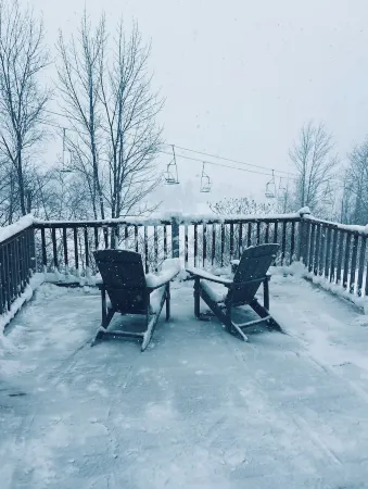 Apres Ski Luxury SKI-IN/OUT HUNTER MOUNTAIN Slopeside STEPS to Ski School Lodge